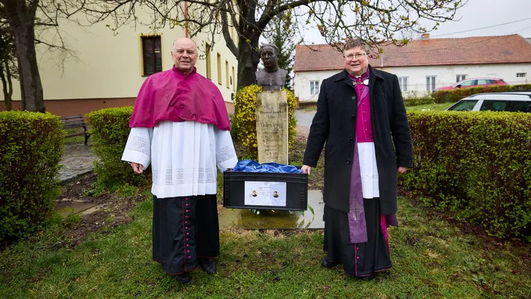 Téma 21: reportáž o vyzvednutí ostatků Václava Drboly